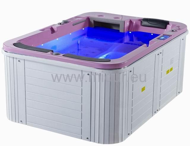 Hydromasážní vířivý bazén pro 3 osoby. 1 ležící a 2 sedící